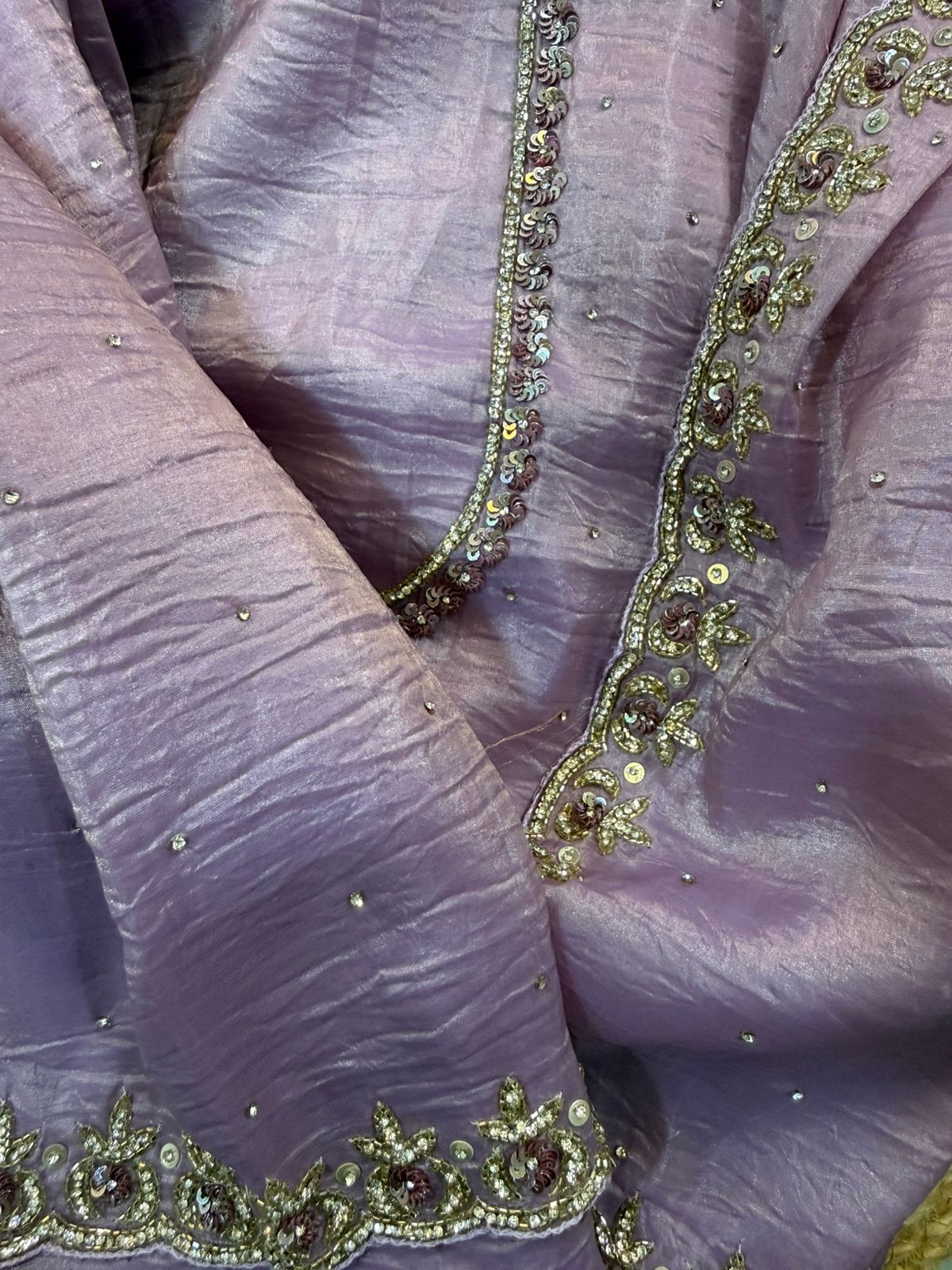 Lavender Crushed Tissue Handwork Saree