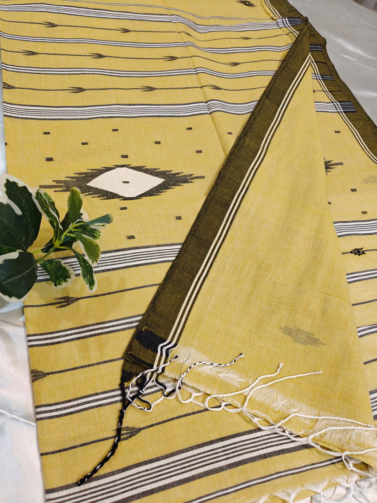 Lemon Yellow Handwoven Jamdani Saree