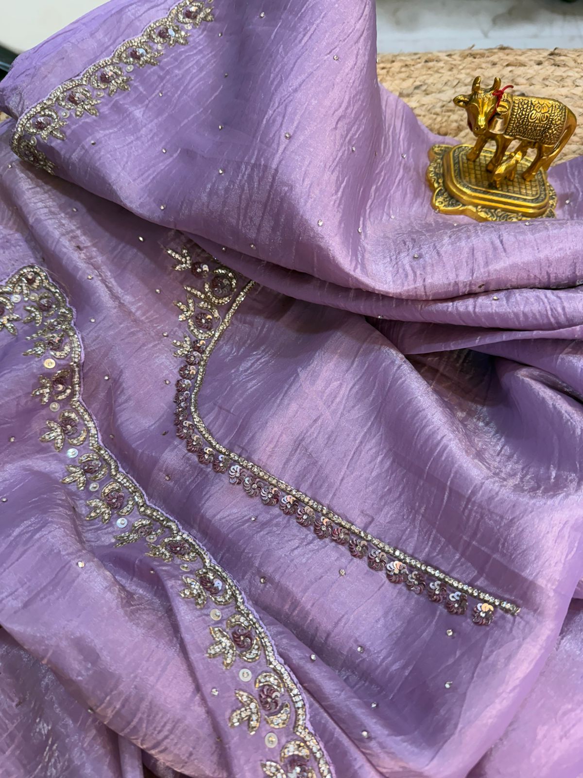 Lavender Crushed Tissue Handwork Saree