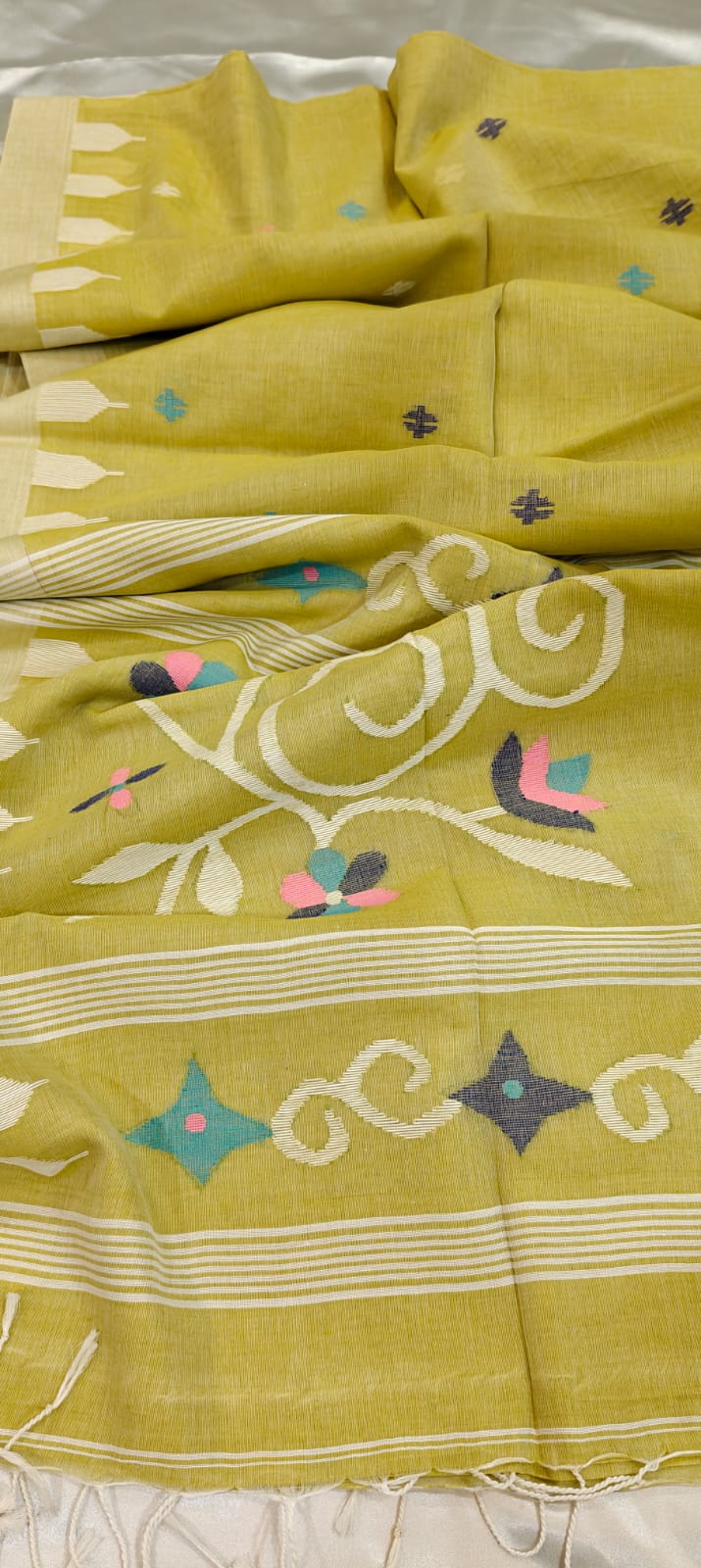 Soft Yellow Handwoven Needle-Work Jamdani Saree
