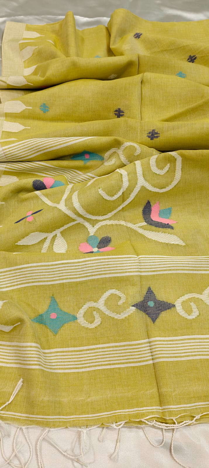 Soft Yellow Handwoven Needle-Work Jamdani Saree