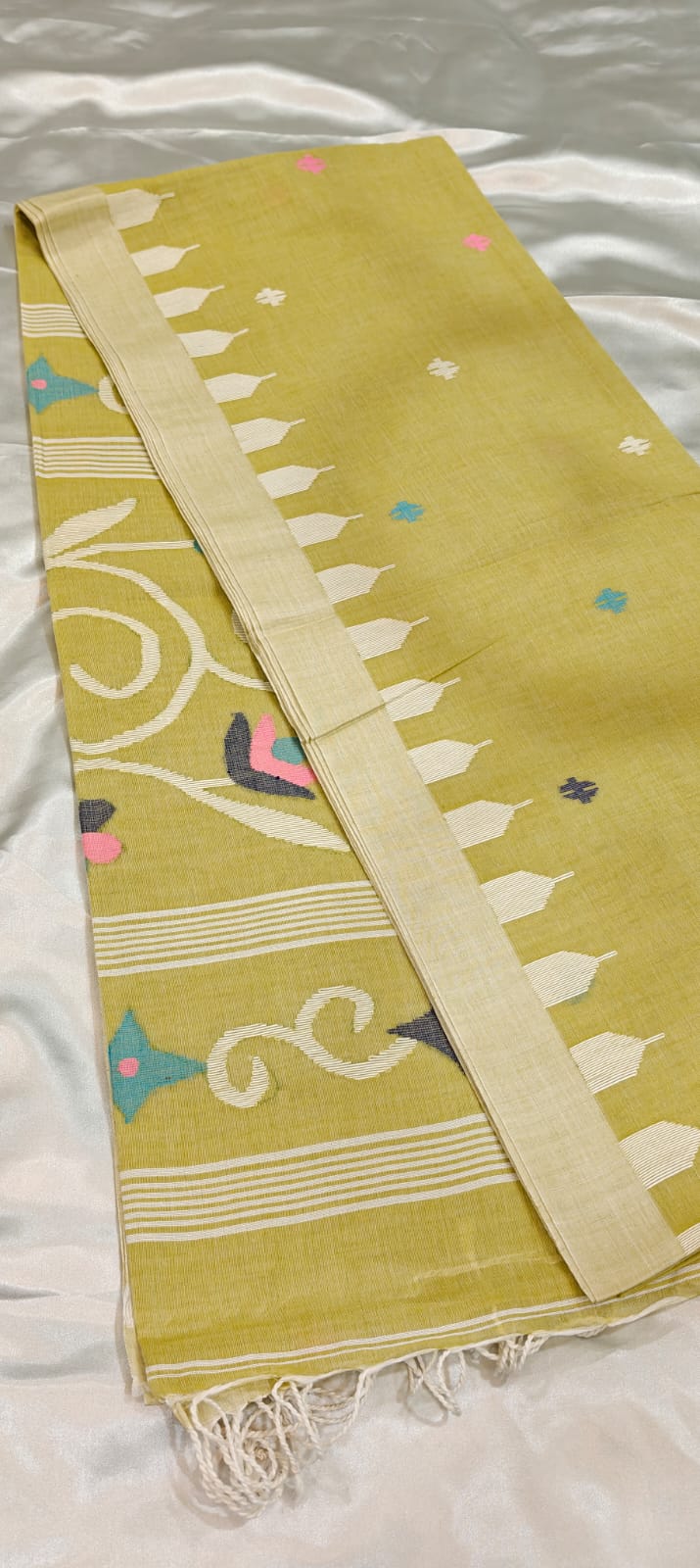 Soft Yellow Handwoven Needle-Work Jamdani Saree