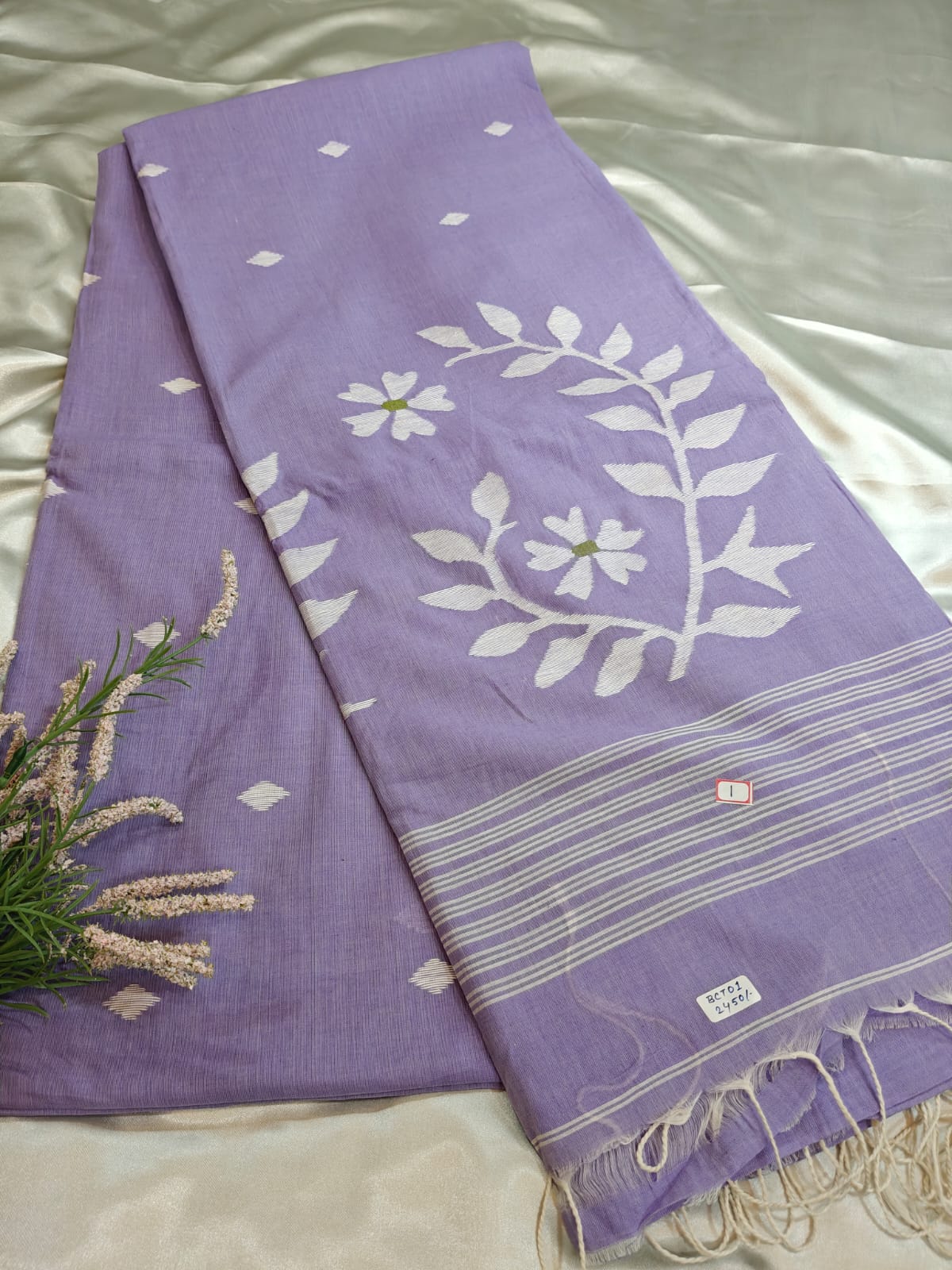 Lavender Whisper – Handwoven Cotton Jamdani Saree