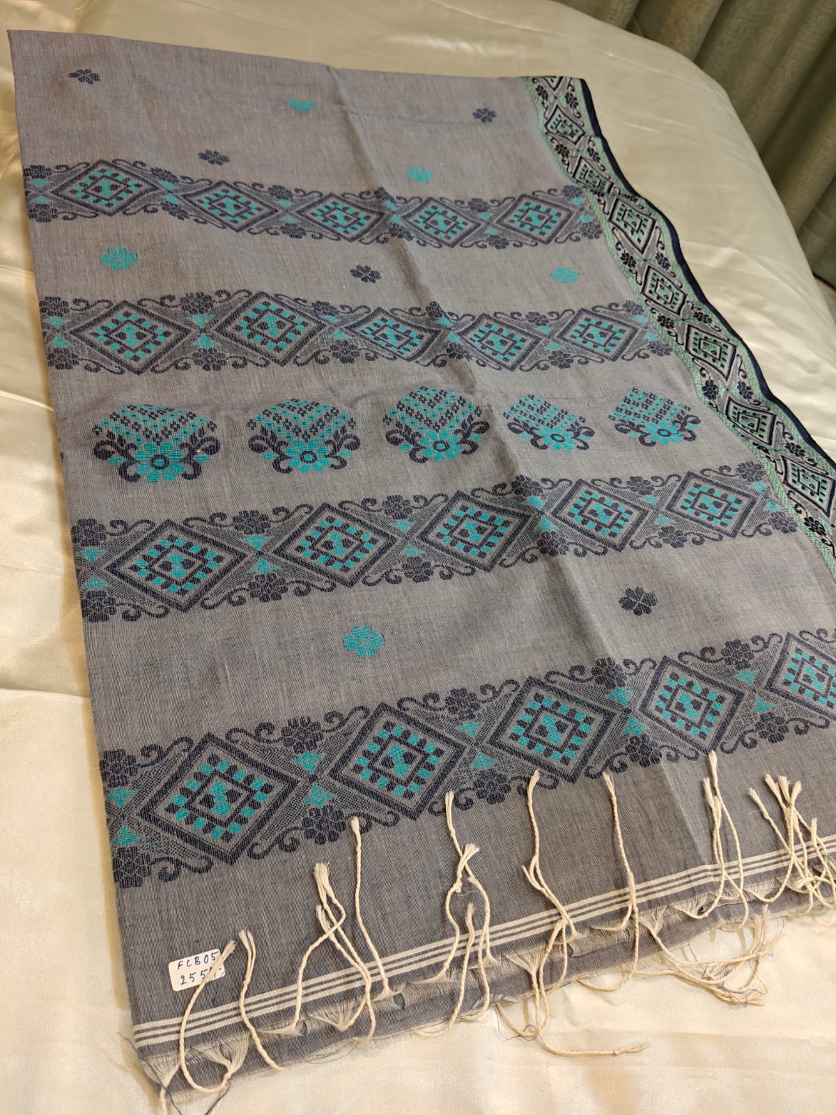 Grey Handloom Cotton Saree with Traditional Woven Border
