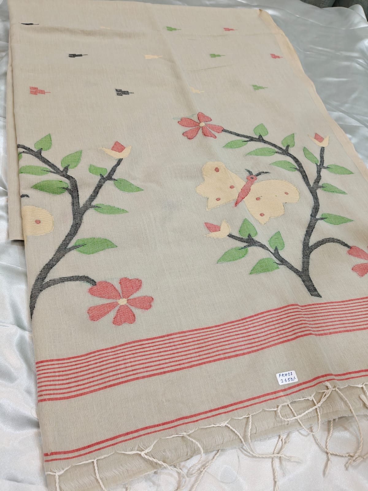 Soft Beige Intricate Handwoven Jamdani Saree
