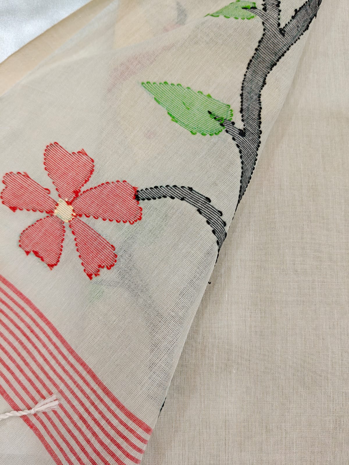 Soft Beige Intricate Handwoven Jamdani Saree