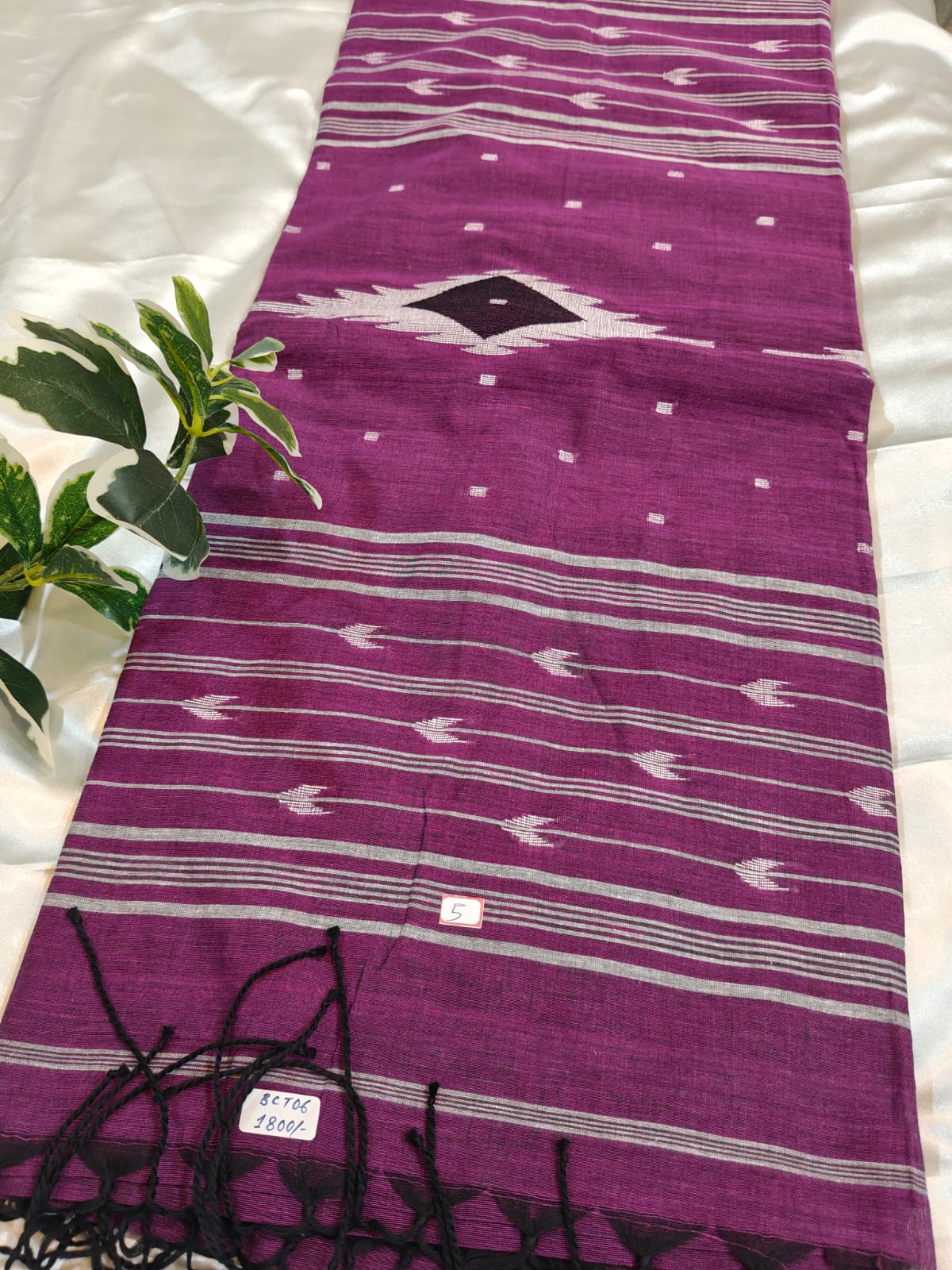 Magenta Handwoven Jamdani Saree