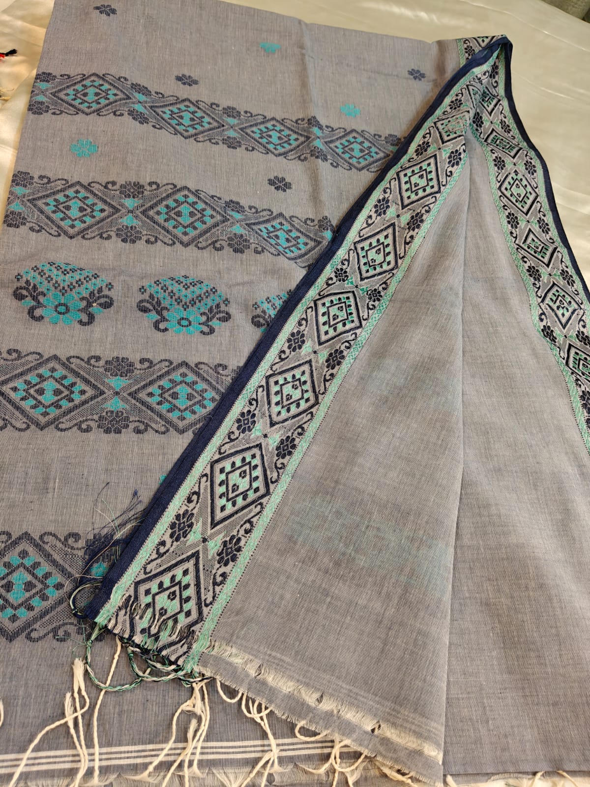 Grey Handloom Cotton Saree with Traditional Woven Border