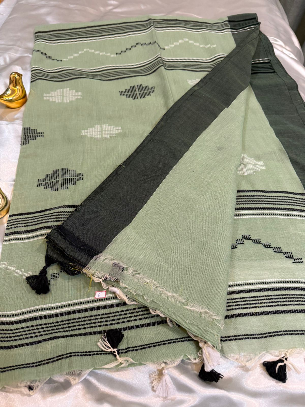 Pista Green temple Border Handwoven Cotton Jamdani saree