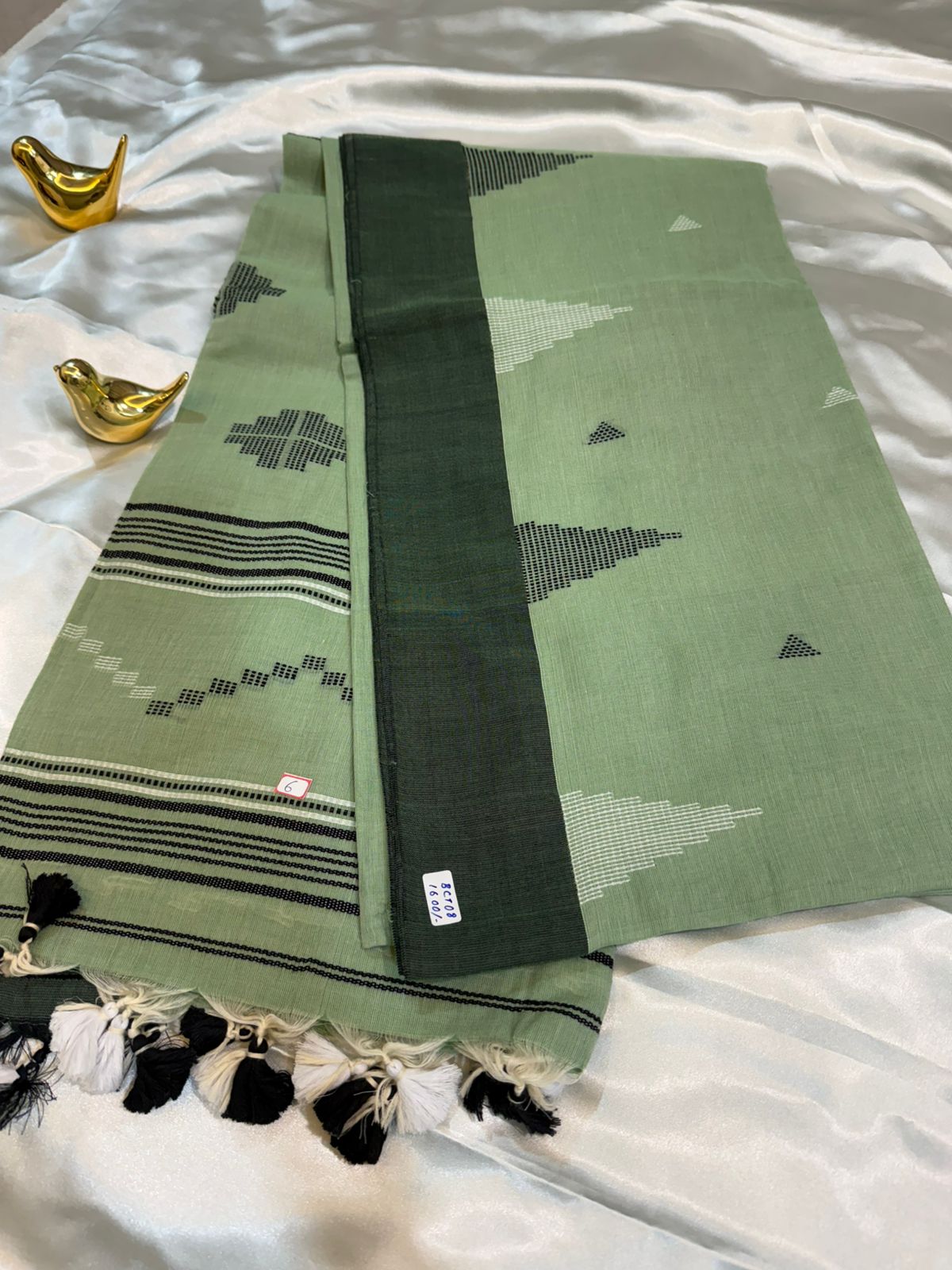 Pista Green temple Border Handwoven Cotton Jamdani saree