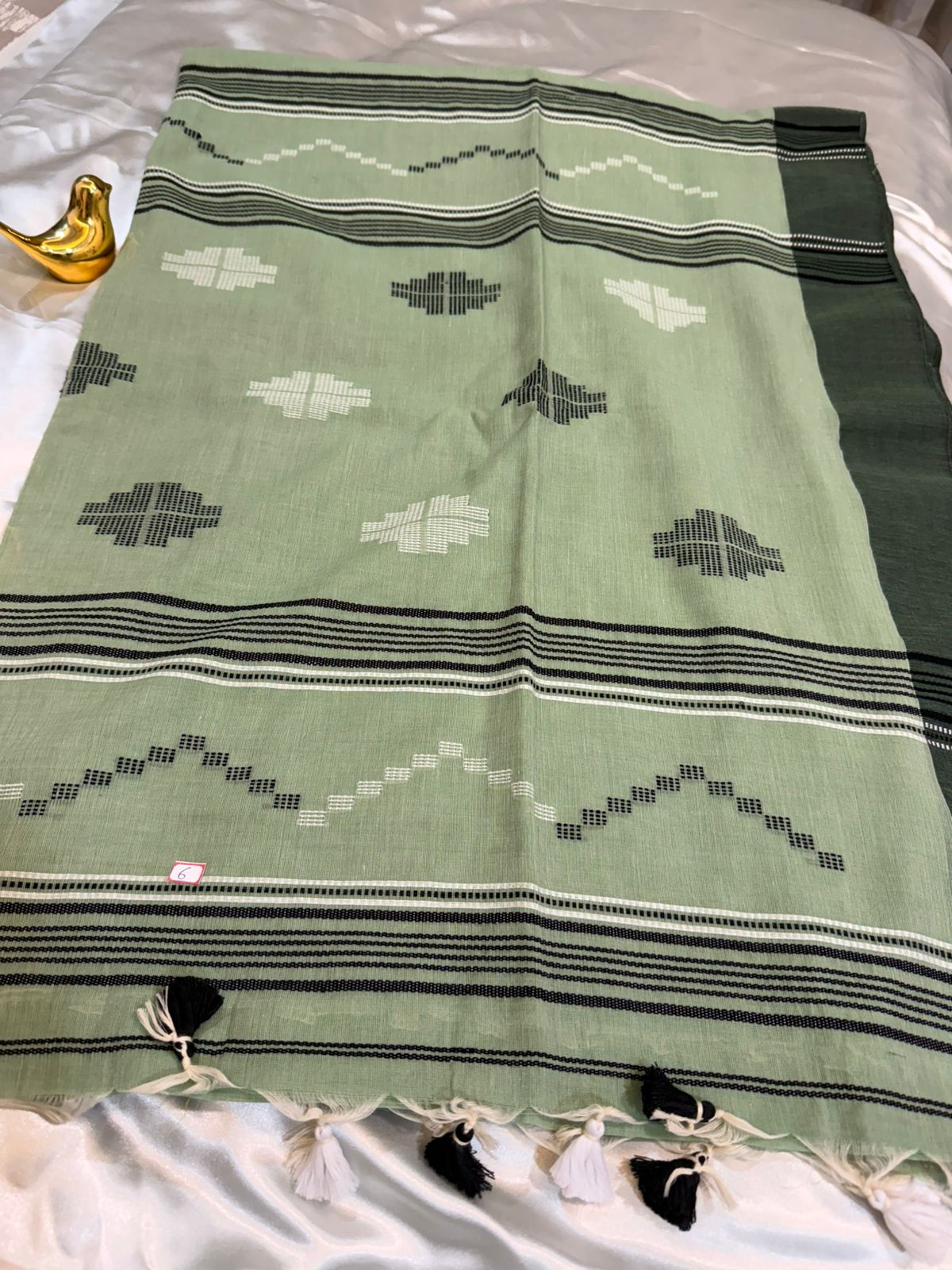 Pista Green temple Border Handwoven Cotton Jamdani saree