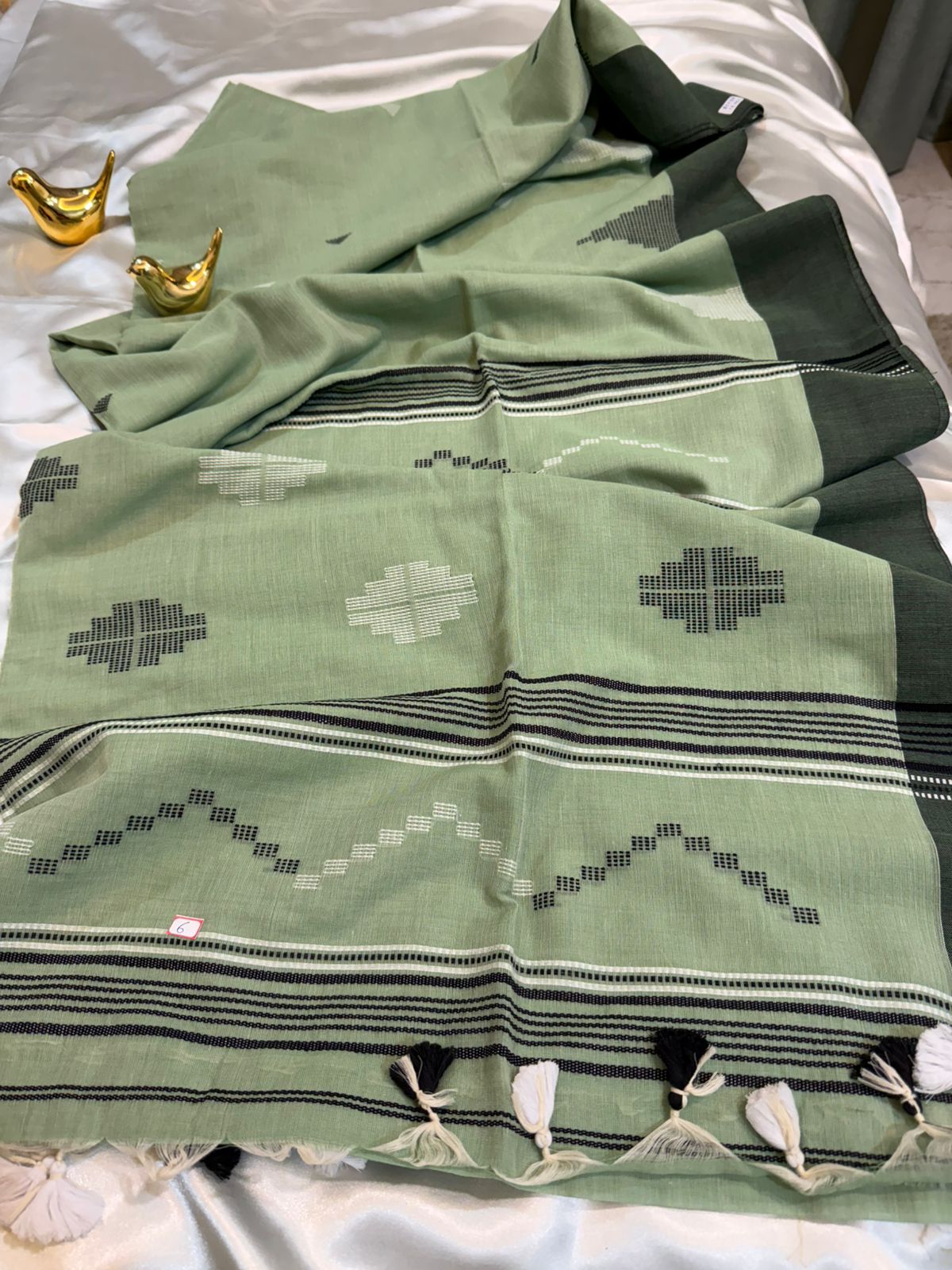 Pista Green temple Border Handwoven Cotton Jamdani saree